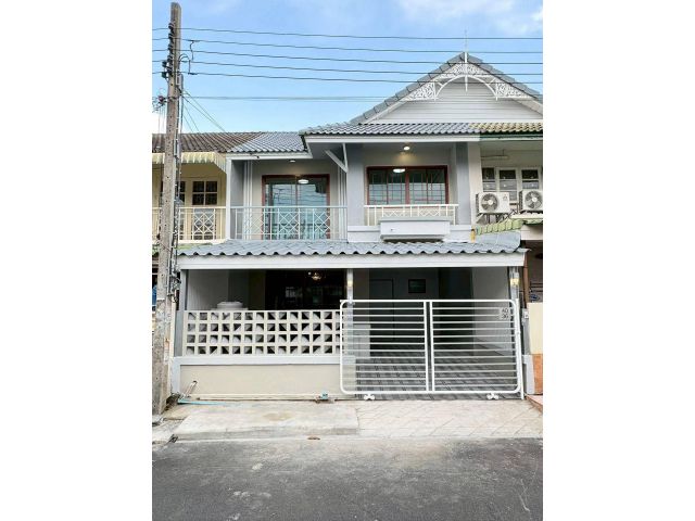 หมู่บ้านพฤกษา14A วัดลาดปลาดุก   ทาวน์เฮาส์ 2 ชั้น  ตกแต่งใหม่พร้อมอยู่ พร้อมเฟอร์นิเจอร์  โทนสีอบอุ่น คลาสสิก