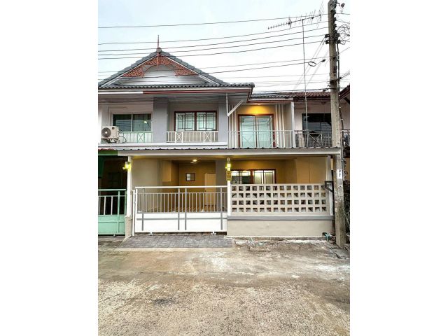 หมู่บ้านพฤกษา3  ถนนวัดลาดปลาดุก บางบัวทอง ทาวน์เฮาส์ 2 ชั้น ตกแต่งใหม่พร้อมอยู่ หน้ากว้าง6เมตร ใกล้ตลาด สามารถเดินขึ้นรถ