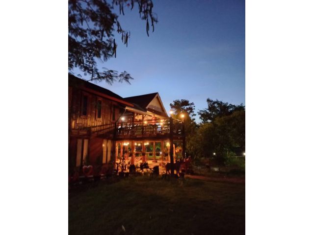 ขายบ้านเรือนไทยไม้สัก หลังใหญ่ เนื้อที่ 7-3-70 ไร่ ต.หมอนนาง อ.พนัสนิคม จ.ชลบุรี 20140