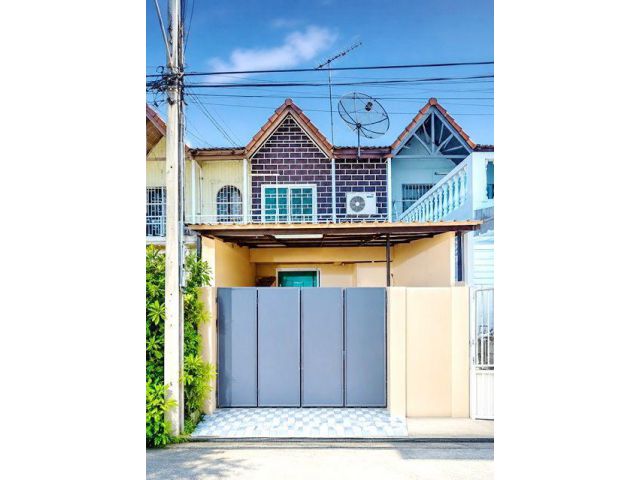 เดินทางสะดวก ทาวน์เฮ้าส์ 2 ชั้น 3 นอน 2 น้ำ 16 ตร.ว. MRT รามคำแหง 1.5 กม. ใกล้ ม.อัสสัมชัญ เอแบค หัวหมาก 500 ม.