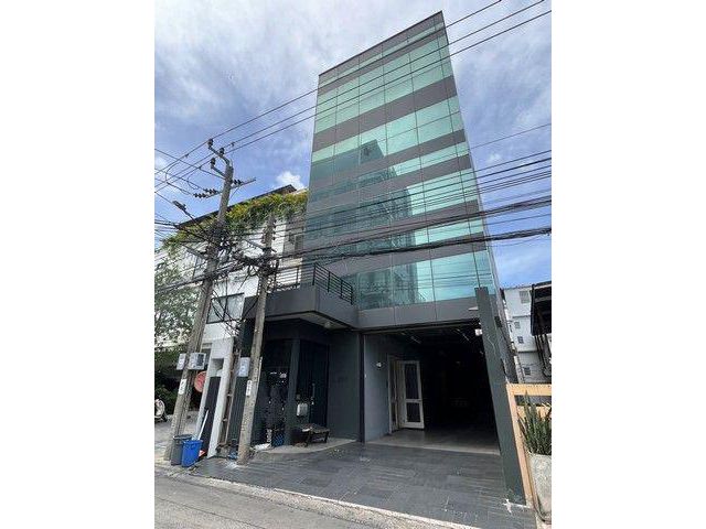 ให้เช่าออฟฟิศสำนักงาน5ชั้น มีลิฟท์ ใกล้รถไฟฟ้า BTSสถานีทองหล่อ และสถานีพร้อมพงษ์ พื้นที่ใช้สอย 900 ตรม .ซอยทองหล่อ23หรือ