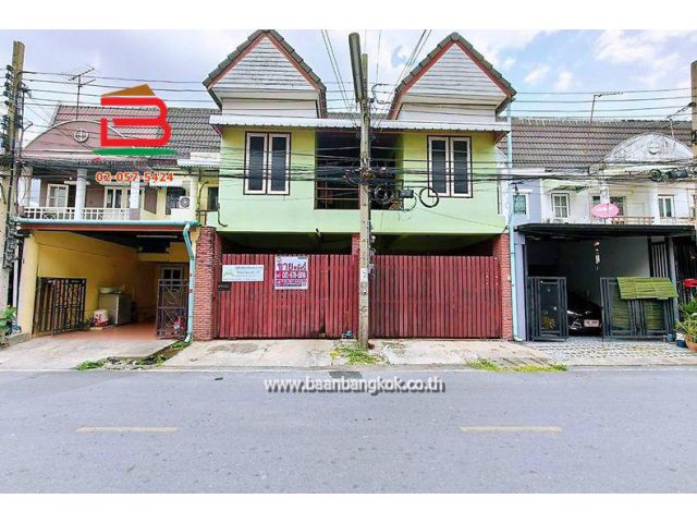 ทาวน์เฮาส์ หมู่บ้านบางใหญ่ซิตี้ เนื้อที่ 32 ตร.ว. (ใกล้ตลาดบางใหญ่ซิตี้ ) ถนนกาญจนาภิเษก เสาธงหิน บางใหญ่ นนทบุรี