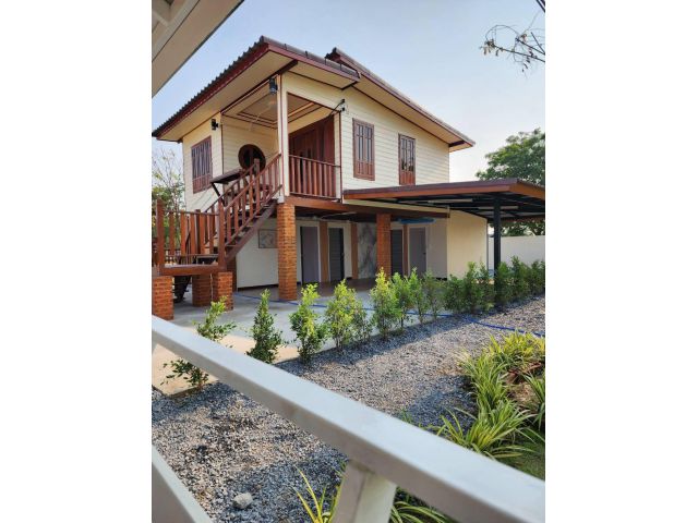 บ้านไม้ 2 ชั้น อำเภอสามชุก เดินทางสะดวก น้ำไม่ท่วม ️เนื้อที่ 200 ตรว. 1,790,000,- ️4 ห้องนอน 2 ห้องน้ำ ห้องครัว ️