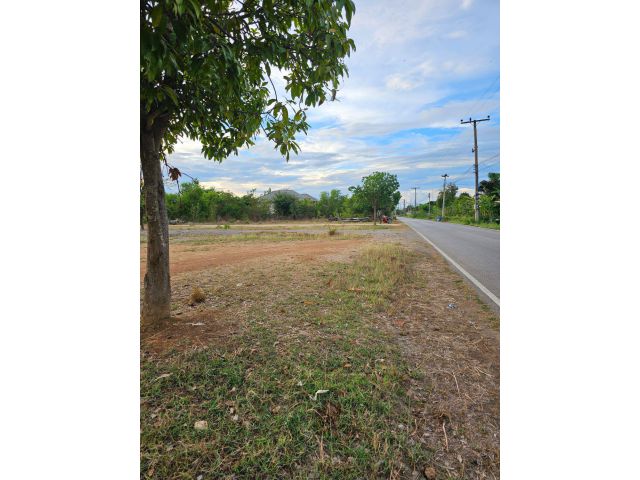 ขายที่ดินทำเลทองในเทศบาลจอมบึง โฉนด 4 ไร่ 3 งาน ราคาไร่ละ 2,000,000 บาท พร้อมโอน