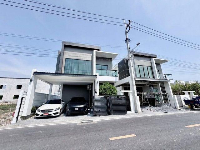 ให้เช่าและขาย บ้าน 2 ชั้น 42 ตร.วา  150 ตารางเมตร 4 ห้องนอน.3ห้องน้ำ2จอดรถ เฟอร์นิเจอร์ครบท ใกล้ เมกาบางนา (RH1510)
