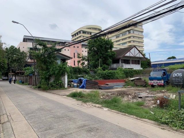 R69-24ที่ดินรัชดา ขายที่ดิน224ตารางวา ทำเล รัชดา32แยก1 (ต้นซอย ถนนกว้าง สะอาด) เสือใหญ่อุทิศ ราคา 29ล้าน พิเศษ จุดเด่นของทำเลรัชดา 32