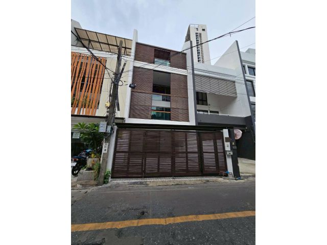 ขายทาวน์โฮม 4 ชั้น สุขุมวิท 35 ทำเลดี ใจกลางเมือง ใกล้ BTS พร้อมพงษ์ (N.2139)