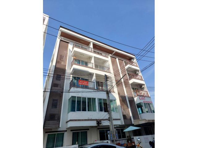 ขายทาวน์โฮม 5 ชั้น 2 คูหา 18 ห้องนอน 18 ห้องน้ำ มีดาดฟ้า พร้อมเฟอร์นิเจอร์ของตกแต่งครบและผู้เช่าใกล้ทะเลบางแสน20 เมตร