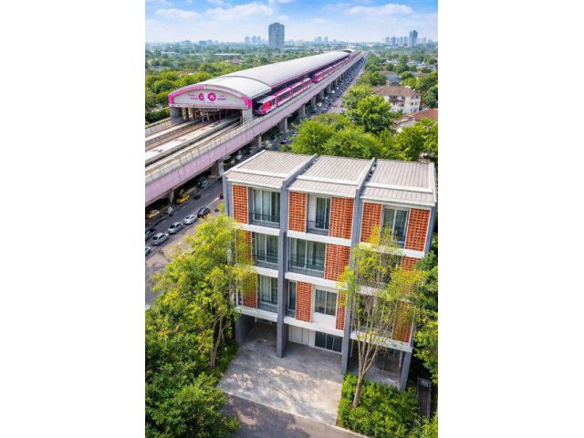 ทาวน์โฮม 4ชั้น 3นอน 5แอร์ แฟชั่น 100ม. เดิมข้ามไปได้ โมเดิร์นลอฟท์ MRTวงแหวนตะวันออก 500ม. 25ตร.ว.330ตร.ม.