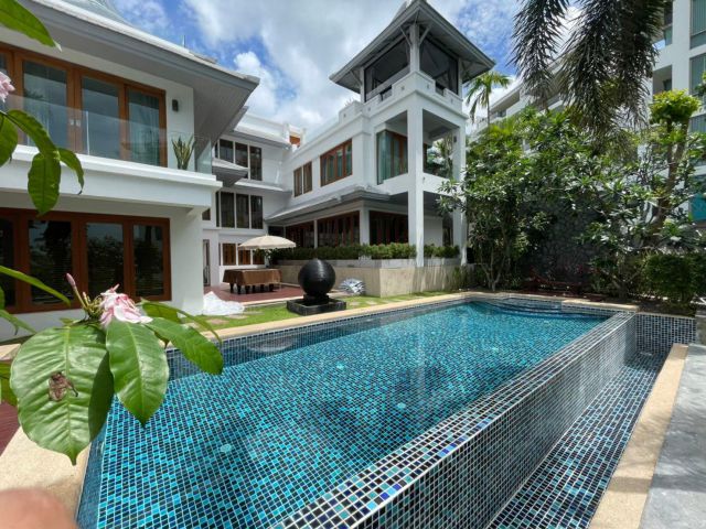 บ้านพร้อมที่ดิน บ้านหรูติดทะเลตัวบ้านมี 3 ชั้น บนทำเลที่ดีที่สุด บนหาดวงศ์อมาตย์ พัทยาเหนือ ติดปราสาทสัจธรรม