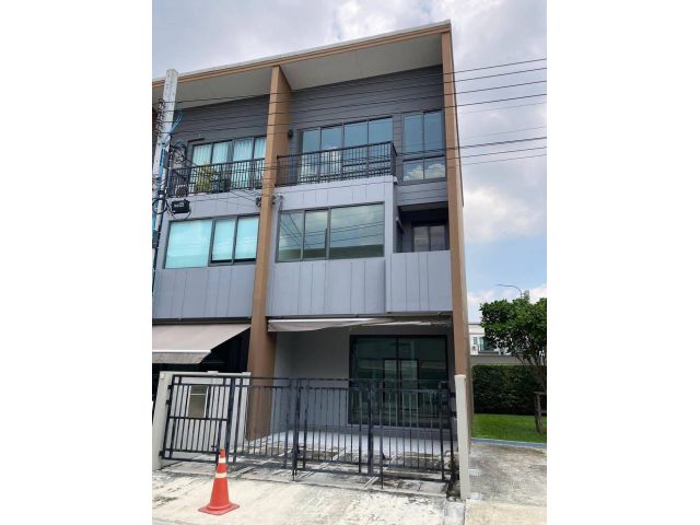 ใครที่กำลังตามหาบ้านทำเลดีในกรุงเทพเดินทางสะดวก ใกล้ห้าง ใกล้รถไฟฟ้า โอบล้อมด้วยโครงการบ้านเดี่ยวระดับ 20 ล้านขึ้นไป
