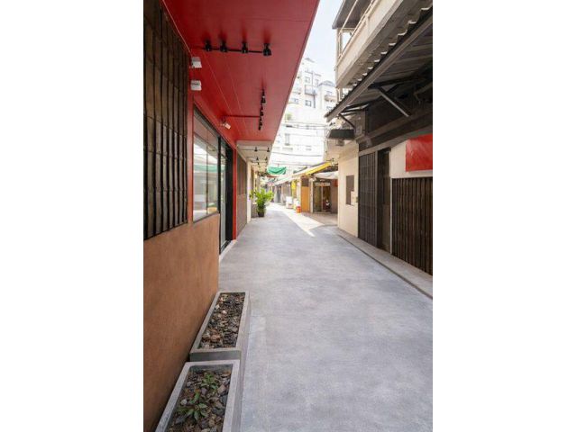 ใจกลางแหล่งท่องเที่ยว ทำเลไชน่าทาวน์ เยาวราช Shophouse ให้เช่า 1 น้ำ 1 ครัว 42 ตร.ม. เหมาะสำหรับร้านค้า คาเฟ่ หรือธุรกิจ