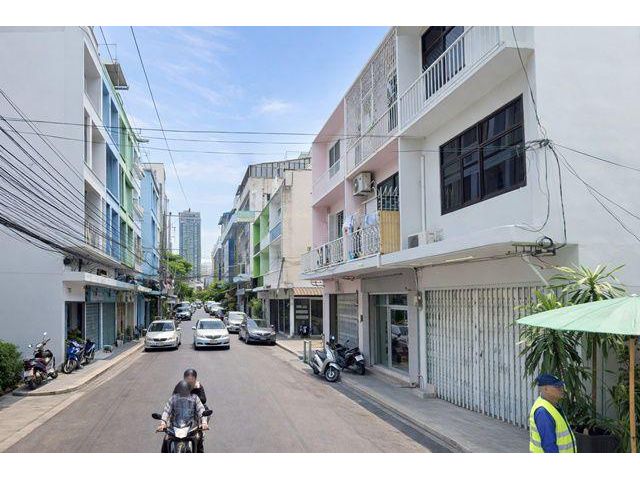 อาคารสำนักงานให้เช่า 1 นอน 1 น้ำชั้นล่าง 13 ตร.ว.52 ตร.ม. ใกล้ BTSราชเทวี 690ม. ตลาดประตูน้ำ และBTS พญาไท