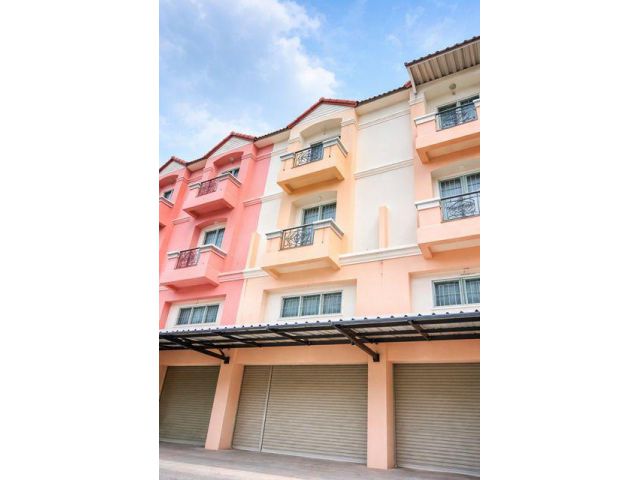 อาคารพาณิชย์ 3.5 ชั้น 2 นอน 3 น้ำ เดอะ เลกาซี่ กอล์ฟ คลับ ซาฟารีเวิลด์ ใกล้ตลาดน้ำพระยาสุเรนทร์ 400 ม. 20 ตร.ว.240 ตร.ม.