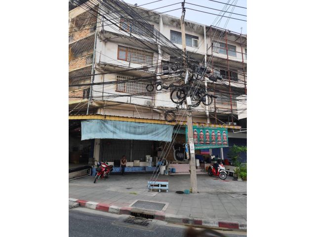 ขายและให้เช่าตึกแถว 4.5 ชั้น สี่แยกอุดมสุข ประเวศ