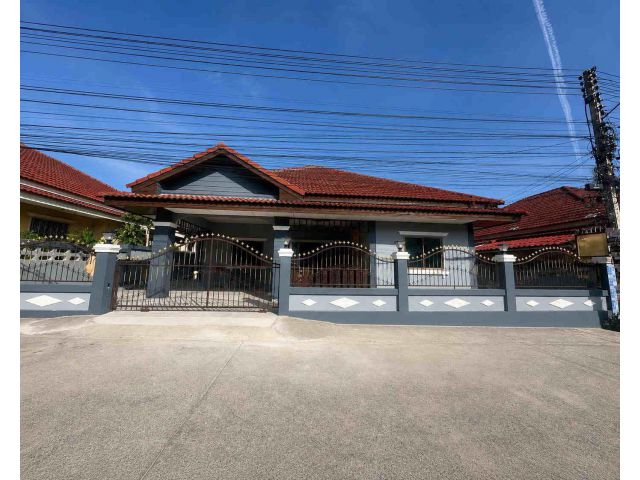 H1140 ให้เช่า บ้านเดี่ยวรีโนเวทใหม่ 3 ห้องนอน พร้อมเฟอร์นิเจอร์ใหม่ทั้งหลัง ซอยเนินพลับหวาน