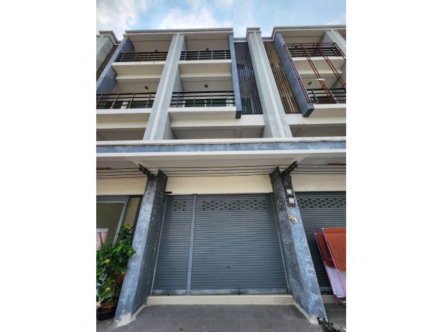 ขายด่วน! ถูกสุดในโครงการ อาคารพาณิชย์ 3.5 ชั้น ทำเลค้าขาย ติด ถ.บรมราชชนนี พร้อมเริ่มธุรกิจได้ทันที!