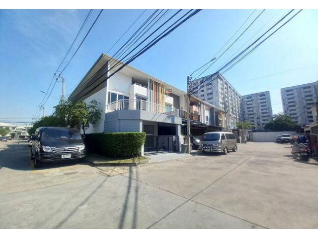 ขายทาวน์เฮ้าส์ หมู่บ้านซิตี้เซนส์ วัชรพล เนื้อที่ 19.8 ตร.ว. 2 ชั้น 3 นอน 2 น้ำ