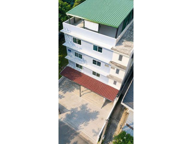 ให้เช่าตึกแถวรีโนเวทใหม่ 3ชั้นครึ่งโลตัส ร่มเกล้า 24 PT ร่มเกล้า วัดปากบึง 450 ม. ดาดฟ้ามีหลังคา 16 ตร.ว. 224 ตร.ม. 3 นอ