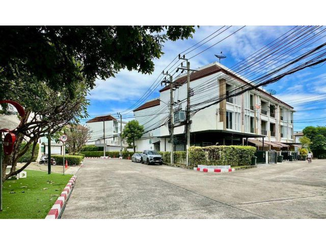ขายและปล่อยเช่าทาวน์โฮม 3 ชั้น บ้านกลางเมือง S-Sense พระราม 9 - ลาดพร้าว พร้อมเข้าอยู่ ใกล้รร.ฝรั่งเศสนานาชาติ กรุงเทพ