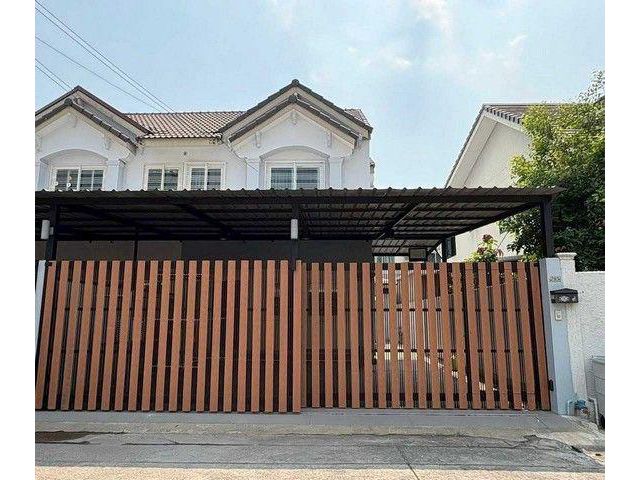 ให้เช่าทาวน์โฮมพึ่งรีโนเวทใหม่ ซอยอุดมสุข 58 แขวงบางนา เขตบางนา,กรุงเทพมหานคร