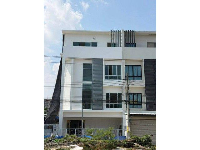 รหัสC7172 ให้เช่าทาวน์โฮม Home Office Luxury ย่านลาดพร้าว-วังหิน ใกล้ BTS เสนา