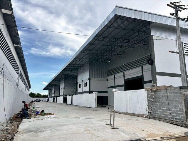ให้เช่าโกดังพร้อมออฟฟิศสร้างใหม่ ไฟฟ้า 250 KVA มี 3 ขนาดให้เลือก ตำบล สวนหลวง อำเภอกระทุ่มแบน