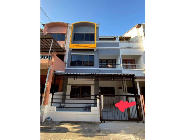 ขาย ทาวน์โฮม 3ชั้นรีโนเวทใหม่พร้อมอยู่ บ้านยังไม่เคยเข้าอยู่อาศัยใกล้สนามบิน โครงการเอกบดี 1 ซ.ช่างอากาศอุทิศ