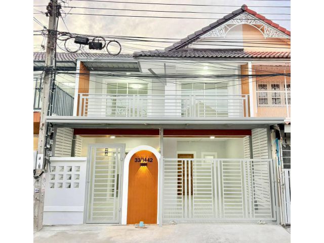 หมู่บ้านพฤกษา3 ถนนวัดลาดปลาดุก บางบัวทอง ทาวน์เฮาส์ 2 ชั้นตกแต่งใหม่พร้อมอยู่ มีระเบียงด้านหน้า บ้านใกล้ตลาด