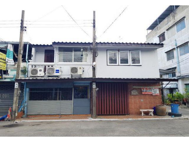 ขายทาวน์เฮ้าส์ หมู่บ้านรุ่งเรืองนิเวศน์ ซอยติวานนท์-ปากเกร็ด 3 เนื้อที่ 36 ตร.ว. 2 หลังติดกัน