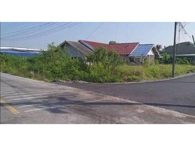 ขายที่พร้อมบ้าน ทำเลดี ติดถนนลาดยาง 2ด้าน ใกล้ ชุมชนใกล้ถนนเส้นหลักใกล้เซเว่นเนื้อที่ 360 ตรว.เหมาะอยู่อาศัยหรือทำธุรกิจ