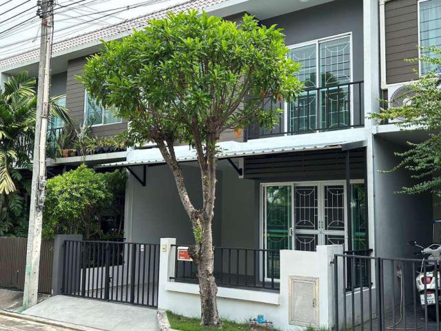 ทาวน์โฮม 2 ชั้น อารียา เดอะคัลเลอร์ส เฟส 3 วงแหวน-รามอินทรา รีโนเวทใหม่ สวยมาก พร้อมอยู่ หน้าบ้านติดสวนส่วนกลาง