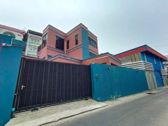 BH4121 ให้เช่าบ้าน 3 ชั้น ทำโฮมออฟฟิศได้ ใกล้เซ็นทรัล พระราม 2 ตรงข้ามโรงเรียนพระยามนธาตุ ทำเลดี เดินทางสะดวก เหมาะพักอา
