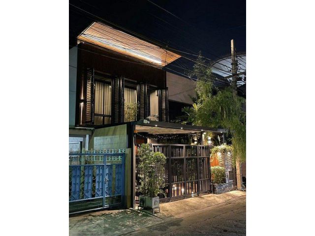 ให้เช่าทาวน์โฮมหรู 2 ชั้น 220 ตรม. รามคำแหง 26-1 เหมาะทำออฟฟิศและอยู่อาศัย เดินทางสะดวก ใกล้เดอะไนน์พระราม 9