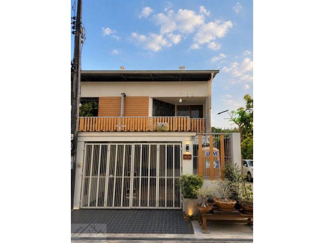 ให้เช่าทาวน์โฮม 2 ชั้น หมู่บ้านเสียงสนนิเวศน์ สุขุมวิท 68 รีโนเวทใหม่ เฟอร์พร้อมเข้าอยู่