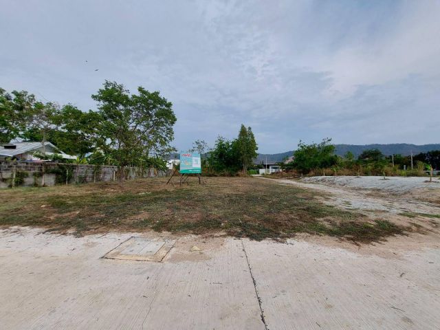 ขายที่ดินเปล่า ติดหมู่บ้านโกลเด้นพรีเว่-หนองมนบางแสน เลี่ยงเมืองหนองมน ถ.แสนสุข ทำเลดี วิวภูเขา เงียบสงบ ตรว.ละ25,000บาท