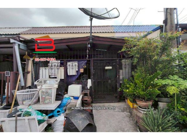 ทาวน์เฮาส์ 2 ชั้น เนื้อที่ 16 ตร.ว. หมู่บ้านอยู่สบาย (ซอยกรุงเทพกรีฑา 8 แยก 3) แขวงกรุงเทพกรีฑา เขตบางกะปิ