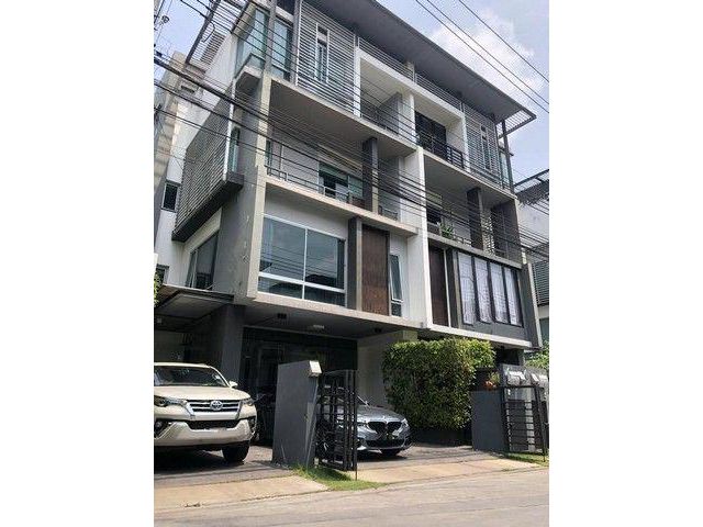 ให้เช่าสำนักงาน4ชั้นมีดาดฟ้า ย่าน พระราม 9, เลียบด่วนรามอินทรา ,Town in Town , ประดิษฐ์มนูธรรม ซ.สหการประมูลโครงการ B Sq
