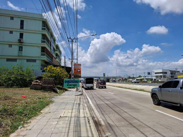 ขายที่ดินติดถนนบางบัวทอง-สุพรรณบุรี (สาย 340) เนื้อที่ 555 ตร.วา ใกล้ซูเลียนและต่างระดับบางบัวทอง