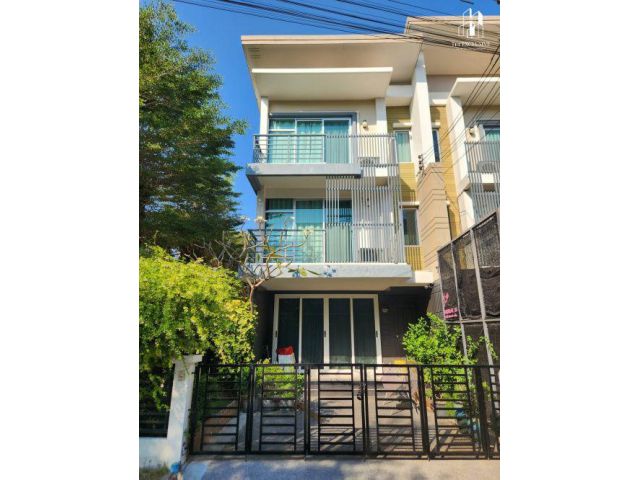 3 Bedrooms 3 Bathrooms ทาวน์โฮม 3 ชั้น ทำเลประชาอุทิศ