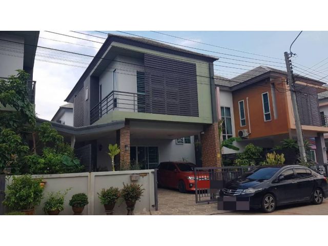 ขายบ้านทิพธนา 40 ตรว. ซอยเพชรเกษม 53 ทำเลดี รถไฟฟ้าสถานีหลักสอง (บ้านแฝดสไตล์บ้านเดี่ยว) ผนังไม่ติดกัน ห้องนั่งเล่นแล