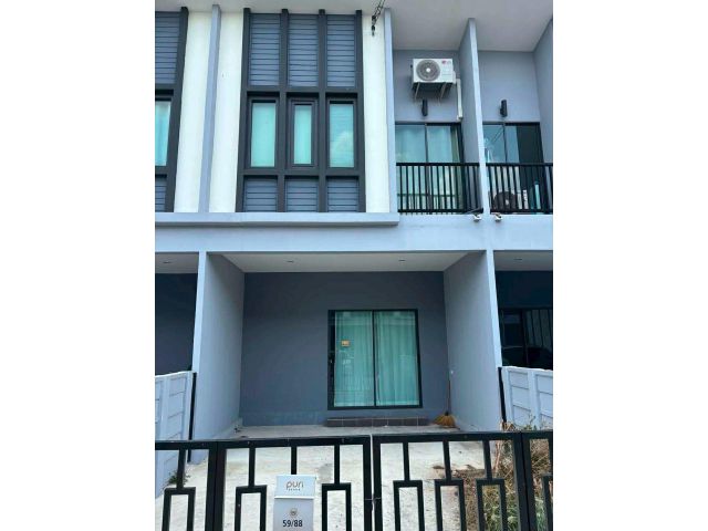 ขายทาวน์โฮม 2 ชั้น หมู่บ้านภูริ รังสิต-คลอง 5 เนื้อที่ 17.7 ตารางวา 2 ห้องนอน ตำบลคลองห้า อำเภอคลองหลวง จังหวัดปทุมธานี