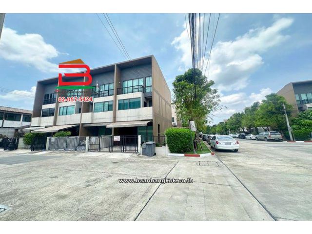 ทาวน์โฮม 3 ชั้น บ้านกลางเมือง ลาดพร้าว-เสรีไทย (ซอยเสรีไทย 52) หลังมุม เนื้อที่ 33.3 ตร.ว. แขวงคันนายาว เขตคันนายาว