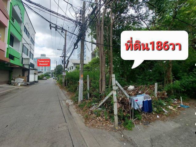 ขายที่ดินถมแล้ว ซอยรามอินทรา 81 ที่ดิน 186 วา ใกล้สถานีรถไฟฟ้าสีชมพู รพ.สินแพทย์ รามอินทรา 81 แขวงรามอินทรา เขตคันนายาว กทม.