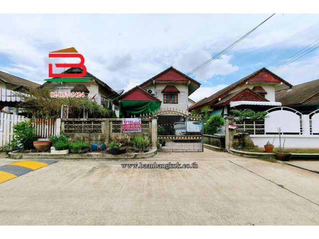 บ้านเดี่ยว หมู่บ้านรัตนโกสินทร์ 200 ปี รังสิต เนื้อที่ 45 ตรว. (ใกล้ตลาด 200 ปี รังสิต) อำเภอธัญบุรี จังหวัดปทุมธานี