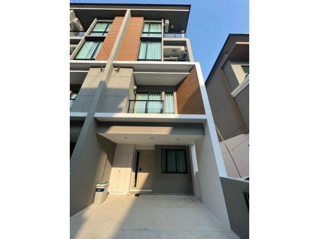 ให้เช่าทาวน์โฮม 3 ชั้น หลังมุม 205 ตร.ม. 4 นอน Premium Place พหลโยธิน-รามอินทรา ใกล้ Big C สะพานใหม่ ใกล้ทางด่วน ใกล้รถไ