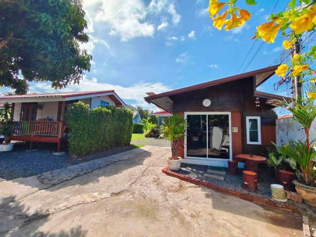 ขายราคาเพียง: 5.400.000 ล้านบาท.นัดดูบ้านได้ครับ ขายบ้านพักตากอากาศพร้อมบ้าน 3 หลังพร้อมอยู่ใกล้หาดแม่รำพึงจ.ระยอง
