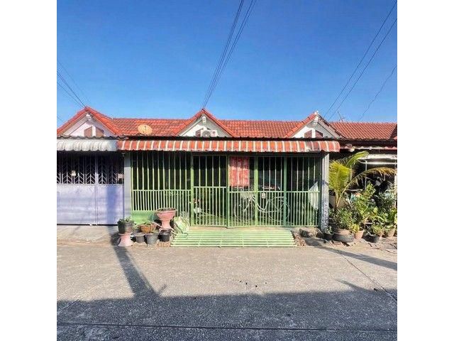 ขายบ้านทาวน์เฮาว์ชั้น โครงการตะวันออก บ้านบึง ชลบุรี เนื้อที่ 20 ตรว. 2 ห้องนอน 1 ห้องน้ำ ราคา 1.25 ล้านบาท