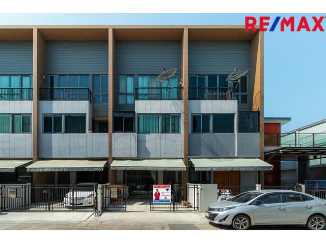 ขายบ้านกลางเมือง สาทร – สุขสวัสดิ์ ทาวน์โฮม 3 ชั้น ในซอยสุขสวัสดิ์ 39 ถูกสุดในโครงการ วิวสะพานภูมิพล