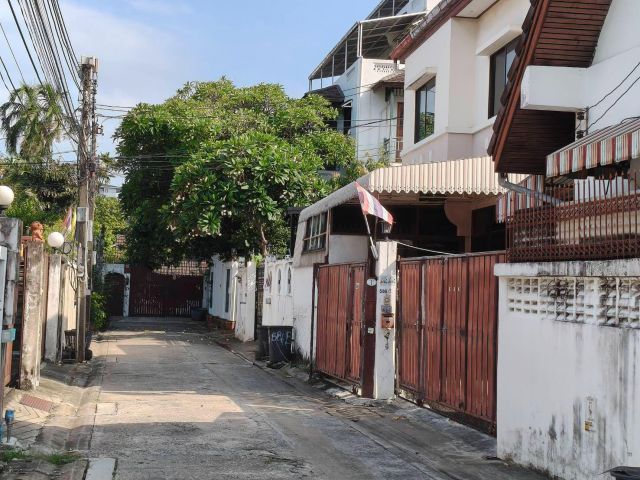 ขายที่ดินเอกมัย ที่ดินพร้อมบ้าน 107ตร.ว เอกมัย10 สุขุมวิท65 ใกล้รถไฟฟ้าBTS เอกมัย ทองหล่อ พระโขนง ปรีดี Land Sukhumvit E